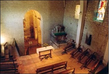 L'intérieur de l'église rupestre interieur_eglise_vals.jpg